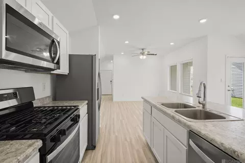 1206 E Saint Charles St, Gonzales, LA 70737