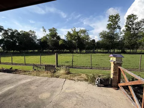 Exterior - 225 E 71st St, Cut Off, LA 70345 photo 9 of 9