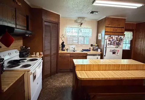 Kitchen - 225 E 71st St, Cut Off, LA 70345 photo 2 of 3