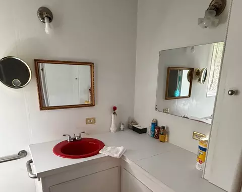 Bath - 225 E 71st St, Cut Off, LA 70345 photo 2 of 8