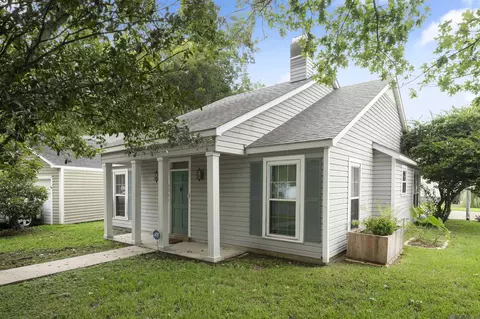 9261 Fox Run Dr, Baton Rouge, LA 70808