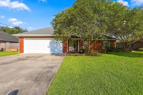 310 Aspen Dr, Raceland, LA 70394
