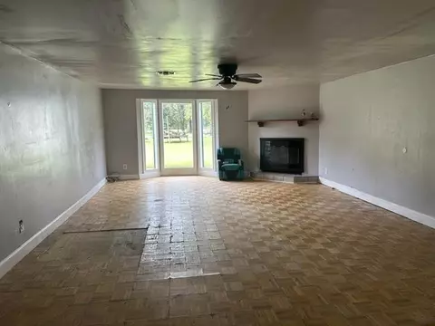 Living - 982 Chitimacha Trl, Baldwin, LA 70514 photo 2 of 3