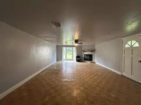 Living - 982 Chitimacha Trl, Baldwin, LA 70514 photo 3 of 3