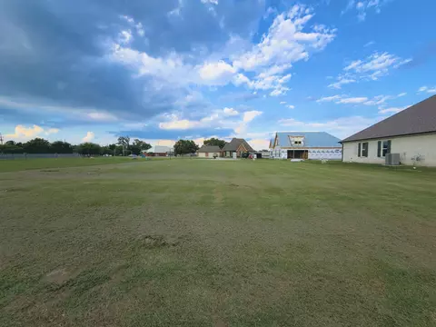 127 Godchaux Dr, Houma, LA 70360