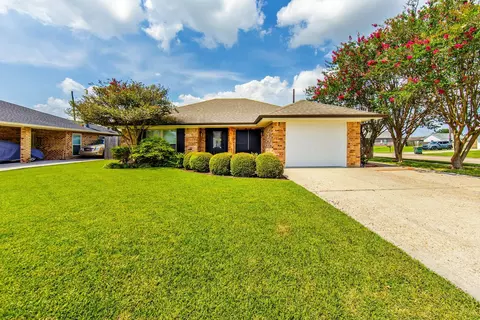 1500 Coral Dr, Houma, LA 70360