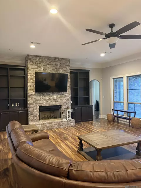 422 Montrachet Dr, Port Allen, LA 70767