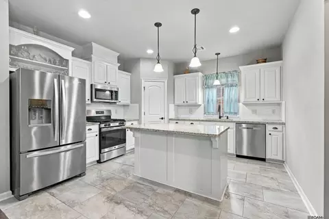 11438 Oak Run Dr, Geismar, LA 70734