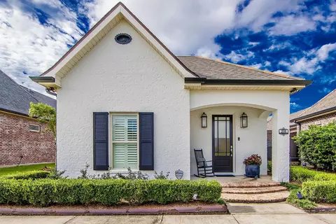 208 Rue Christe, Houma, LA 70360