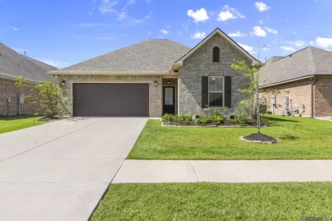 6555 Island Edge Dr, Gonzales, LA 70737