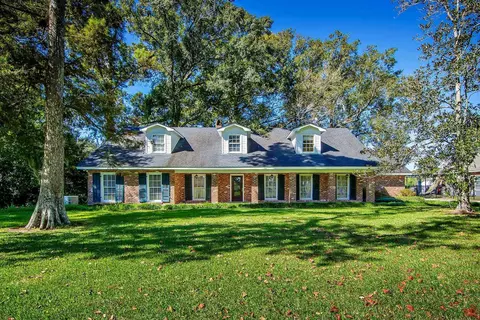 110 Nicholls Dr, Thibodaux, LA 70301