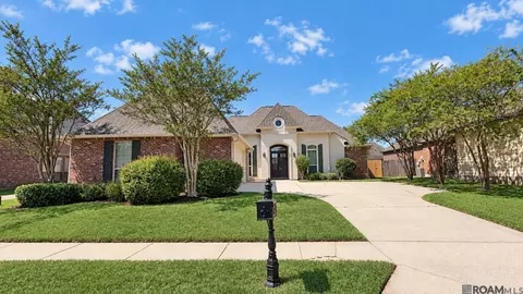 8910 Glenfield Dr, Baton Rouge, LA 70809