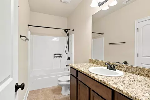 Bath - 110 Red Maple Dr, Gray, LA 70359 photo 4 of 4