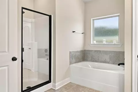 Bath - 110 Red Maple Dr, Gray, LA 70359 photo 2 of 4