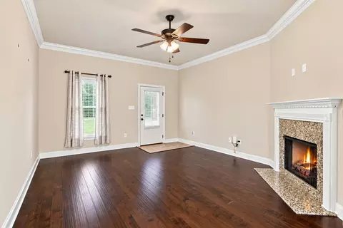 Living - 110 Red Maple Dr, Gray, LA 70359 photo 2 of 3