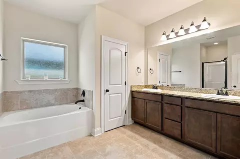 Bath - 110 Red Maple Dr, Gray, LA 70359 photo 1 of 4