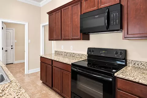 Kitchen - 110 Red Maple Dr, Gray, LA 70359 photo 4 of 6