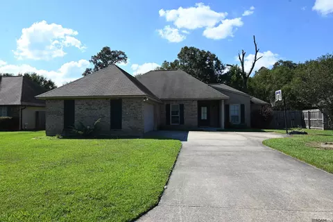28951 Willow Lake Dr, Denham Springs, LA 70726