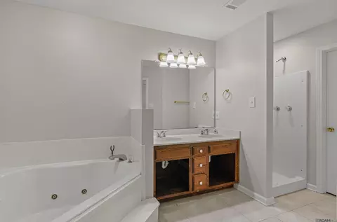 Bath - 13531 South Trce, Walker, LA 70785 photo 3 of 3