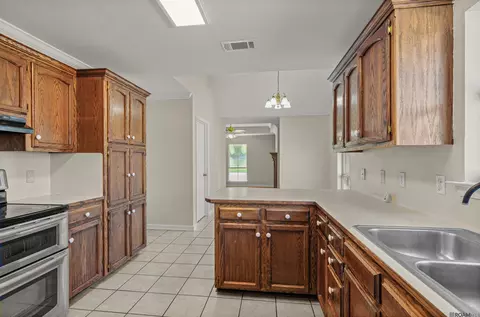Kitchen - 13531 South Trce, Walker, LA 70785 photo 1 of 2