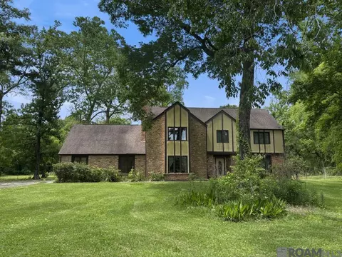 11533 Country Club Dr, Gonzales, LA 70737