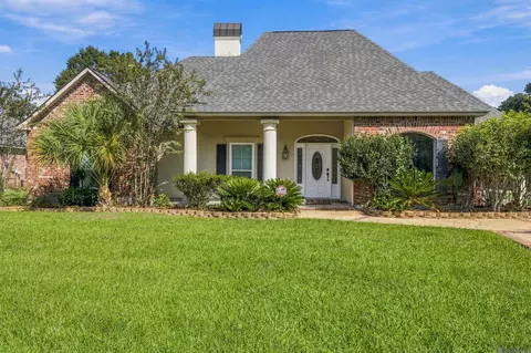 7820 Denham Chase Ave, Denham Springs, LA 70726