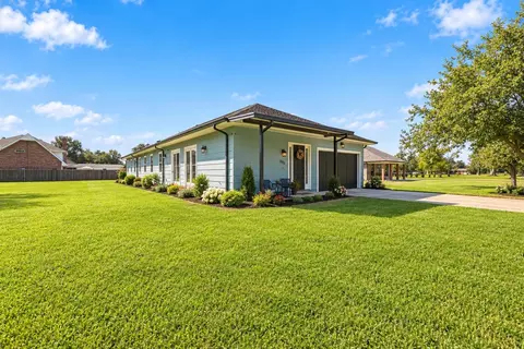 1705 Bayou Black Dr, Houma, LA 70360