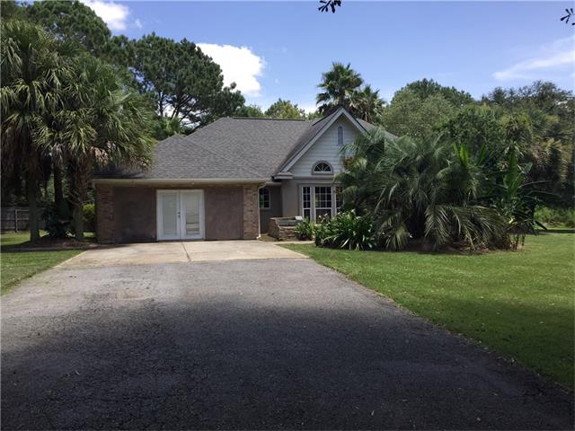 1026 Oak Crest Dr, Covington, LA 70435 photo 1