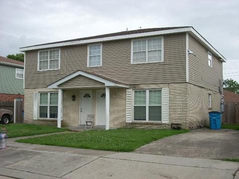2417 Octavia Dr, Chalmette, LA 70043 photo 1