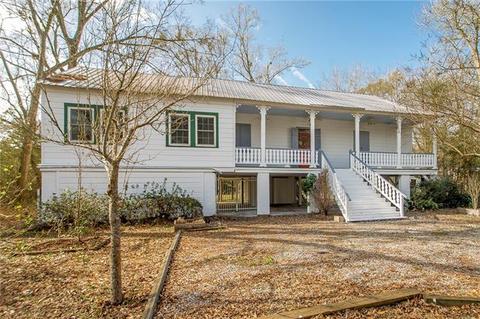 2224 Monroe St, Mandeville, LA 70448 photo 1