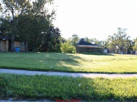 2715 Daniel Dr, Violet, LA 70092 photo 1