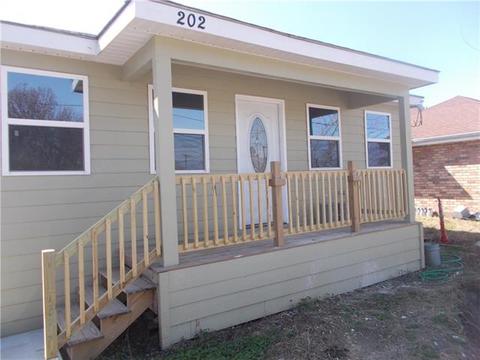 202 3rd St, Chalmette, LA 70043 photo 1