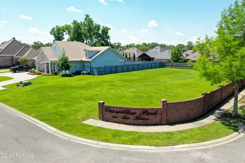 100 Lefleur Cir, Lafayette, LA 70503