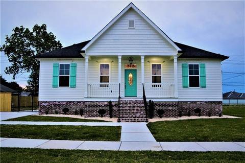 313 Doerr Dr, Arabi, LA 70032 photo 1
