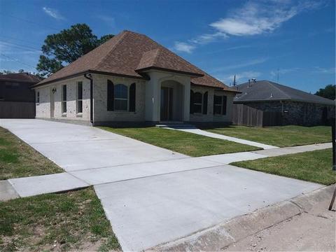 2224 Veronica Dr, Chalmette, LA 70043 photo 1