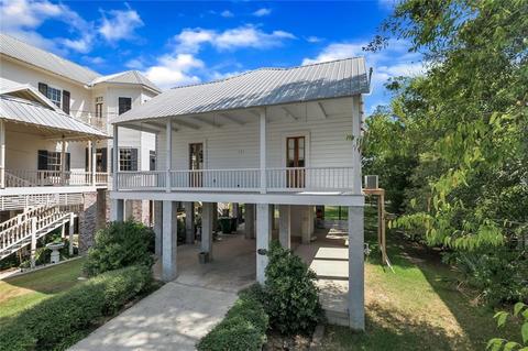 121 Carroll St, Mandeville, LA 70448 photo 1