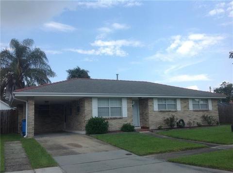 2112 Rosetta Dr, Chalmette, LA 70043 photo 1