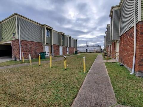 2304 Old Compton Rd, Harvey, LA 70058 photo 1