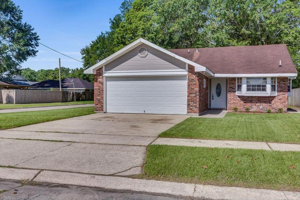 2517 N Sugar Ridge Dr, Laplace, LA 70068 11 Photos MLS 2304409 Movoto