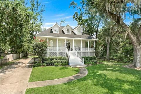 327 West St, Mandeville, LA 70448 photo 1
