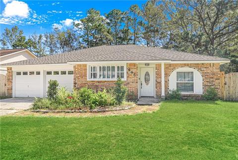 445 Ridgewood Dr, Mandeville, LA 70471 photo 1