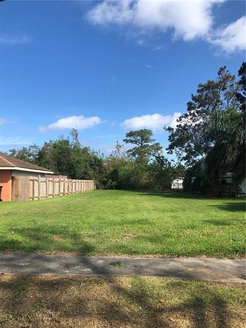 707 N Derbigny Dr, Chalmette, LA 70032 photo 1