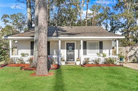 1126 Lafitte St, Mandeville, LA 70448 photo 1