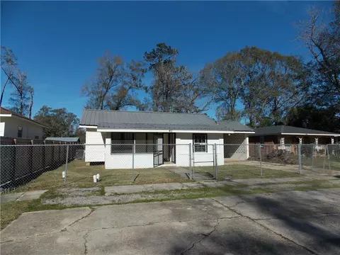 411 E Chestnut St, Amite, LA 70422 photo 1