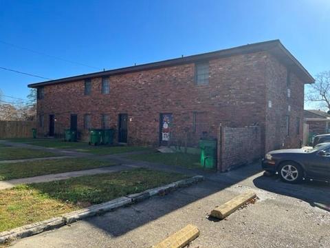 1069 Tallow Tree Ln, Harvey, LA 70058 photo 1