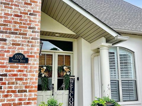 1020 Thrush Dr, Mandeville, LA 70448 photo 1