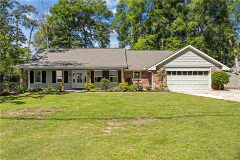 202 Scotchpine Dr, Mandeville, LA 70471 photo 1