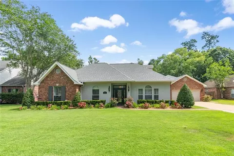 7061 Edgewater Dr, Mandeville, LA 70471 photo 1