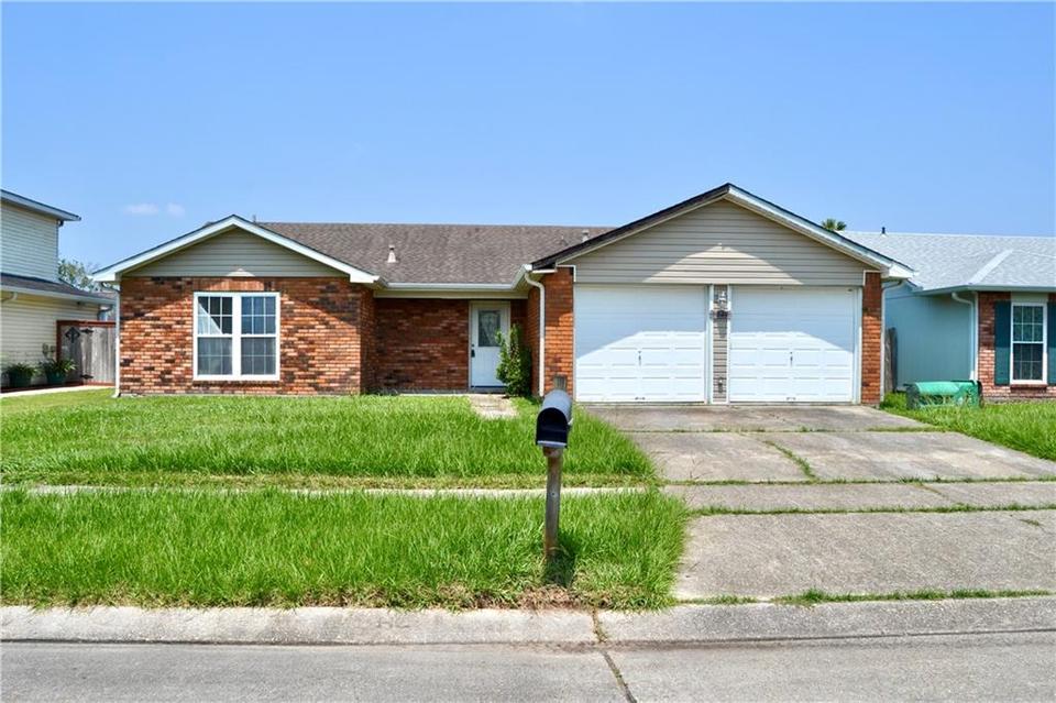 1028 W Kingsway Dr E, Gretna, LA 70056 12 Photos Movoto