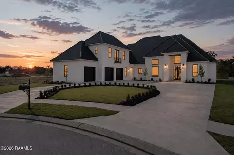 110 Trailing Oaks Dr, Youngsville, LA 70592